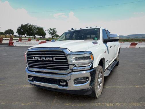 Bright White Clearcoat 2022 RAM 3500 Laramie Crew Cab 4x4 8' Box
