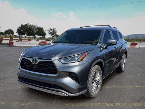 Magnetic Gray Metallic 2023 Toyota Highlander Platinum