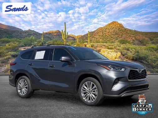 Magnetic Gray Metallic 2023 Toyota Highlander Platinum