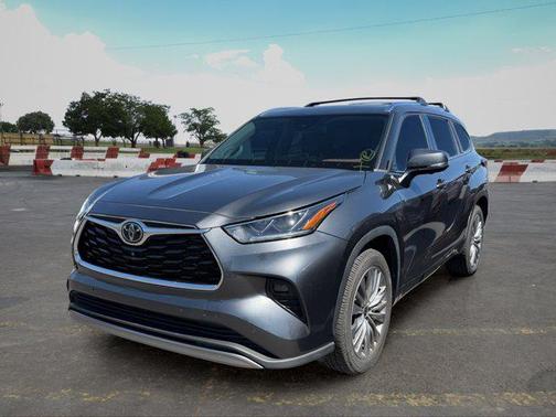 Magnetic Gray Metallic 2023 Toyota Highlander Platinum