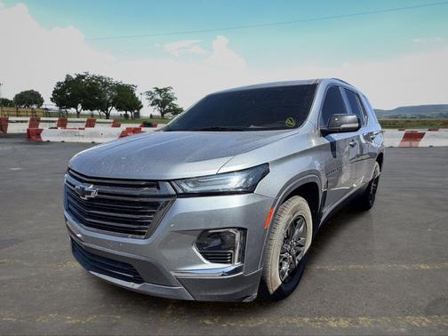 Sterling Gray Metallic 2023 Chevrolet Traverse LS
