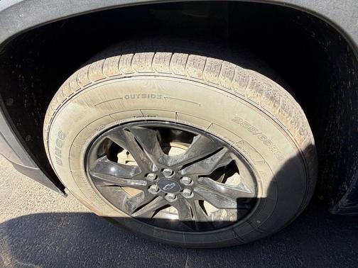 Sterling Gray Metallic 2023 Chevrolet Traverse LS