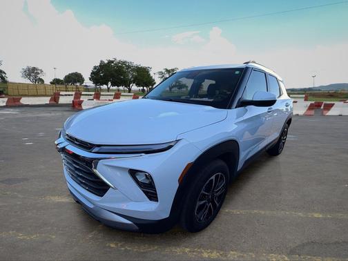 Summit White 2025 Chevrolet Trailblazer LT