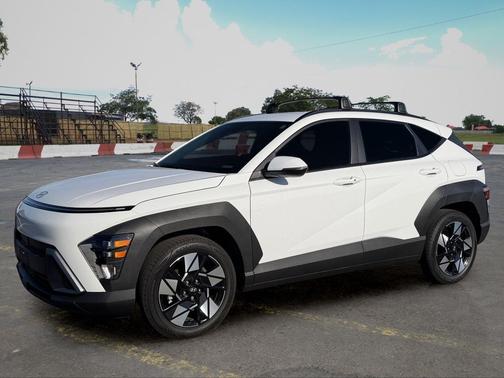 Atlas White 2025 Hyundai KONA SEL