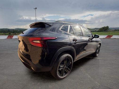 Mosaic Black Metallic 2025 Chevrolet Trax ACTIV