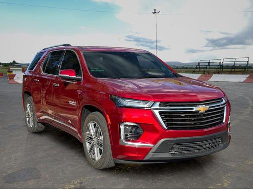 Radiant Red Tintcoat 2023 Chevrolet Traverse High Country