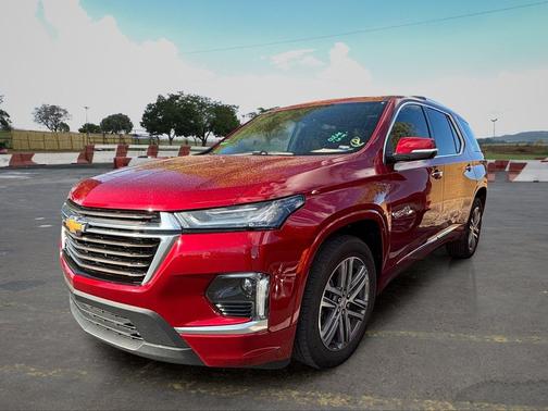 Radiant Red Tintcoat 2023 Chevrolet Traverse High Country