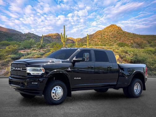 Diamond Black Crystal Pearlcoat 2022 RAM 3500 Laramie Mega Cab 4x4 6'4' Box