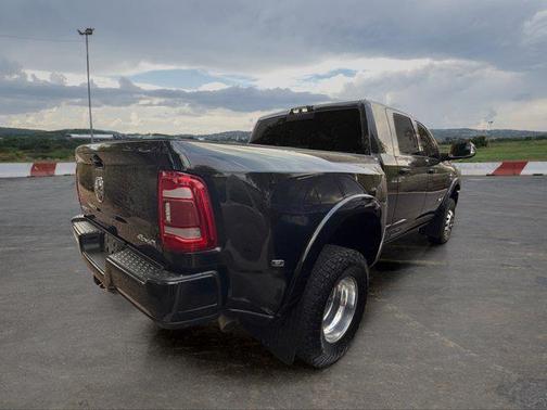 Diamond Black Crystal Pearlcoat 2022 RAM 3500 Laramie Mega Cab 4x4 6'4' Box