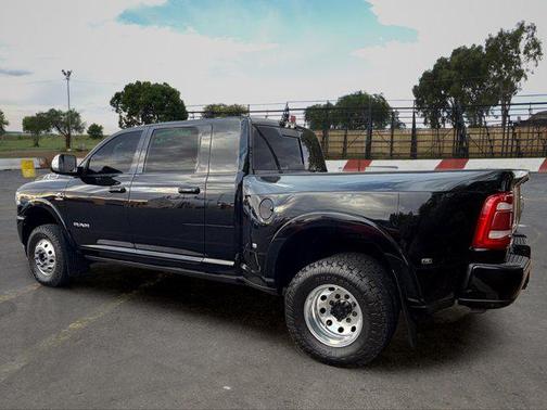 Diamond Black Crystal Pearlcoat 2022 RAM 3500 Laramie Mega Cab 4x4 6'4' Box