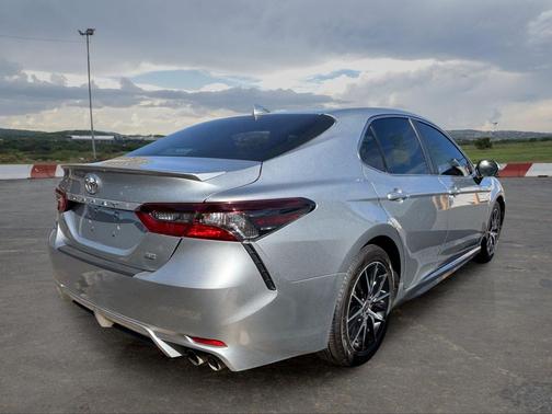 Celestial Silver Metallic 2021 Toyota Camry SE