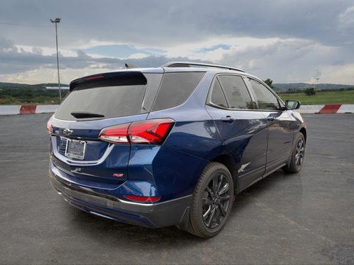 Blue Glow Metallic 2022 Chevrolet Equinox FWD RS