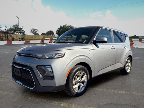 Steel Gray 2022 Kia Soul LX