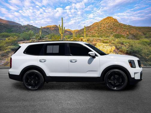 Glacial White Pearl 2023 Kia Telluride S