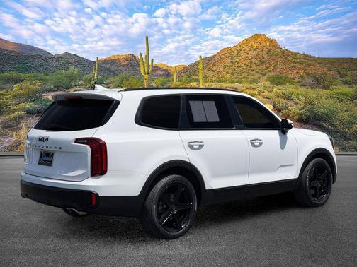 Glacial White Pearl 2023 Kia Telluride S