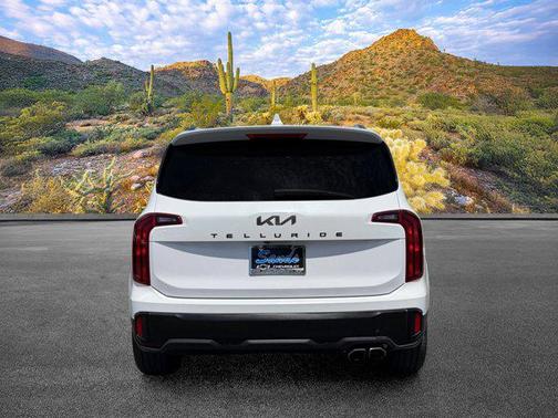 Glacial White Pearl 2023 Kia Telluride S
