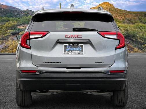 Sterling Metallic 2024 GMC Terrain SLT