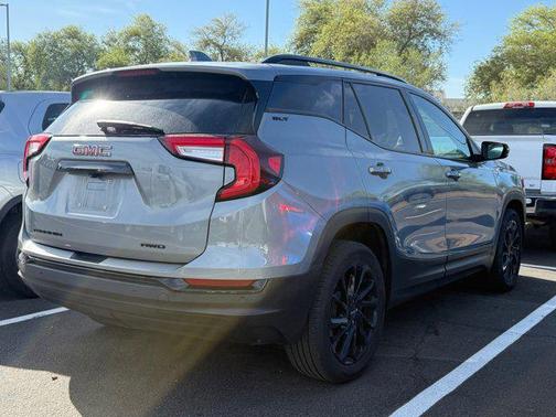 Sterling Metallic 2024 GMC Terrain SLT