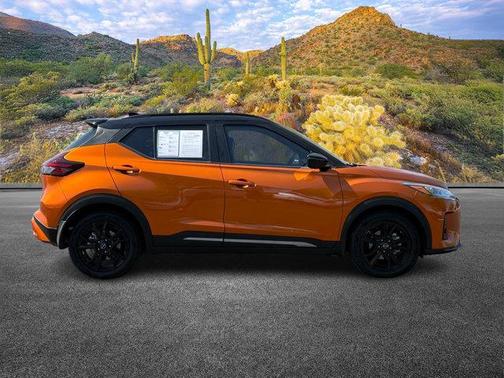 2022 Nissan Kicks SR