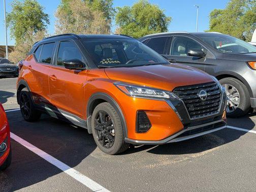 2022 Nissan Kicks SR