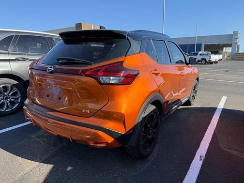 2022 Nissan Kicks SR