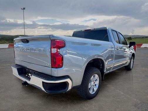 Sterling Gray Metallic 2024 Chevrolet Silverado 1500 LT