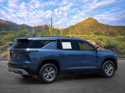 Lakeshore Blue Metallic 2025 Chevrolet Traverse LT