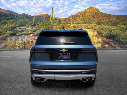 Lakeshore Blue Metallic 2025 Chevrolet Traverse LT