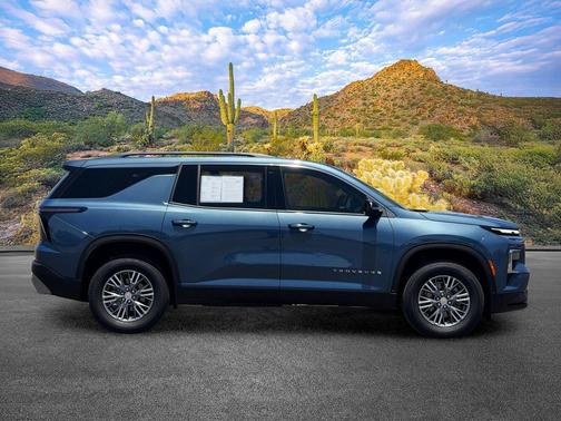 Lakeshore Blue Metallic 2025 Chevrolet Traverse LT