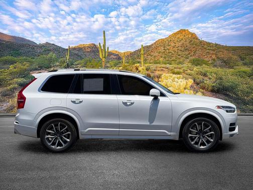 2019 Volvo XC90 T5 Momentum