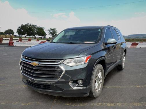 Graphite Metallic 2020 Chevrolet Traverse LT Cloth