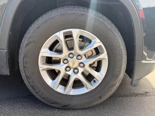 Graphite Metallic 2020 Chevrolet Traverse LT Cloth