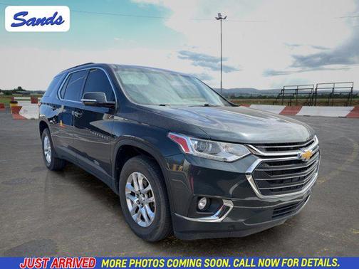 Graphite Metallic 2020 Chevrolet Traverse LT Cloth