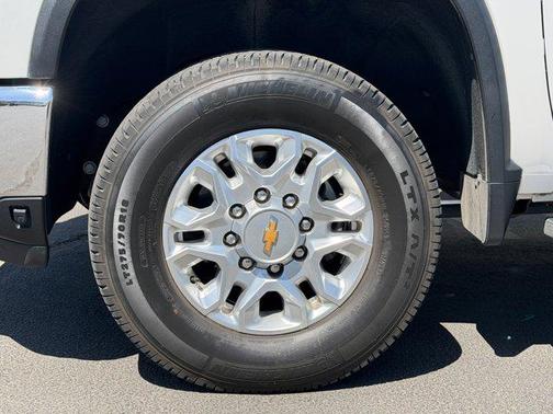 Iridescent Pearl Tricoat 2024 Chevrolet Silverado 2500 LTZ