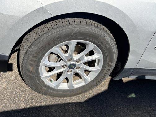 Silver Ice Metallic 2020 Chevrolet Equinox LS
