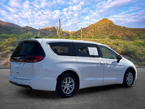 Bright White Clearcoat 2023 Chrysler Pacifica Touring L