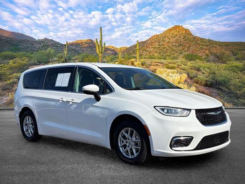 Bright White Clearcoat 2023 Chrysler Pacifica Touring L