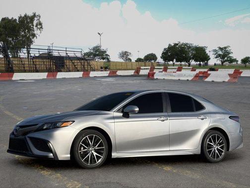 Celestial Silver Metallic 2023 Toyota Camry SE