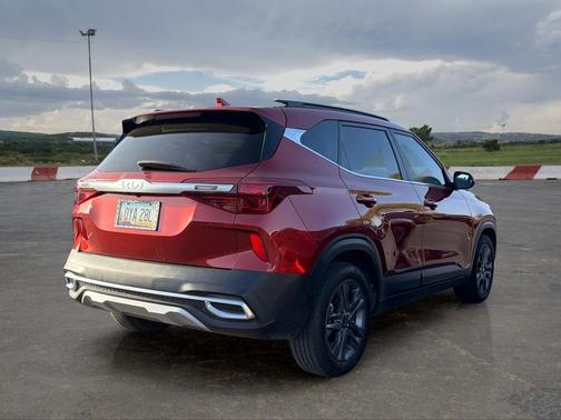 Mars Orange 2023 Kia Seltos S