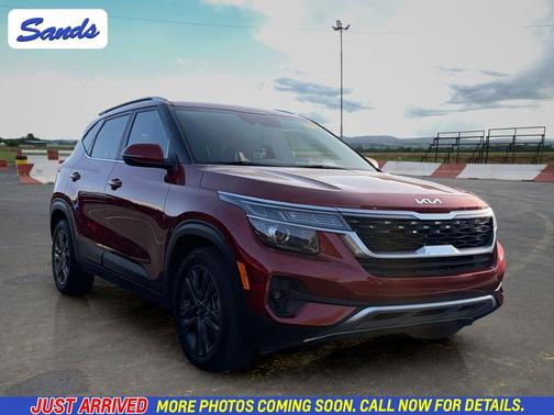 Mars Orange 2023 Kia Seltos S
