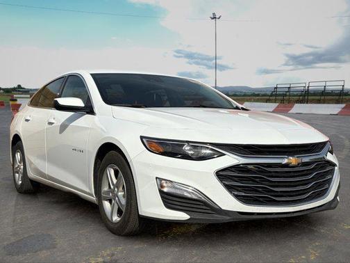 Summit White 2025 Chevrolet Malibu 1LS