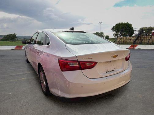 Summit White 2025 Chevrolet Malibu 1LS