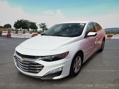Summit White 2025 Chevrolet Malibu 1LS