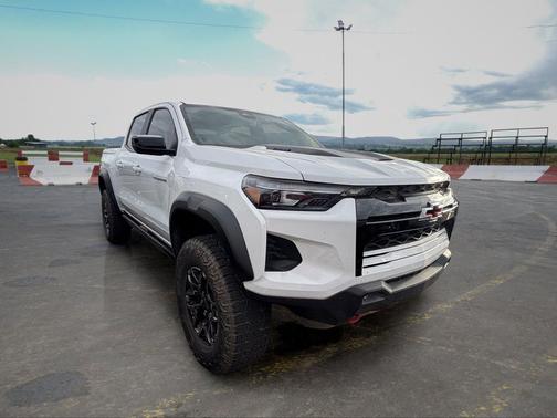 Summit White 2025 Chevrolet Colorado ZR2