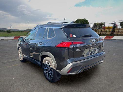 2025 Toyota Corolla Cross XLE