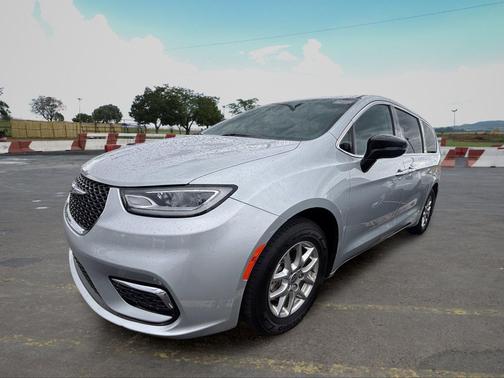 Silver Mist Clearcoat 2024 Chrysler Pacifica Touring L