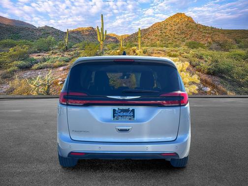 Silver Mist Clearcoat 2024 Chrysler Pacifica Touring L