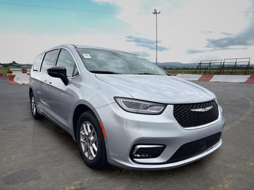 Silver Mist Clearcoat 2024 Chrysler Pacifica Touring L