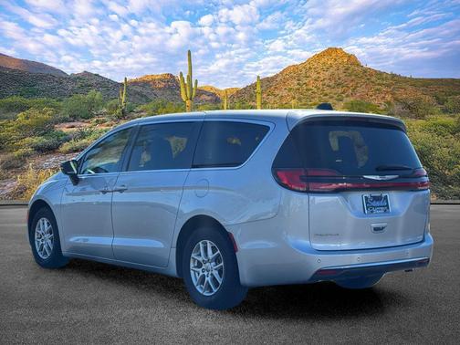 Silver Mist Clearcoat 2024 Chrysler Pacifica Touring L