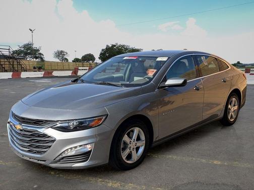 Sterling Gray Metallic 2023 Chevrolet Malibu FWD 1LT